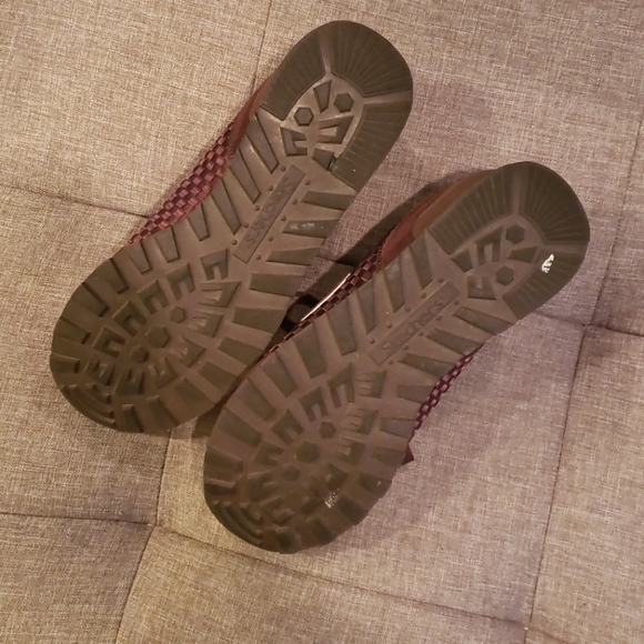 Burgundy Weave Skechers with Memory Foam - Picture 3 of 5